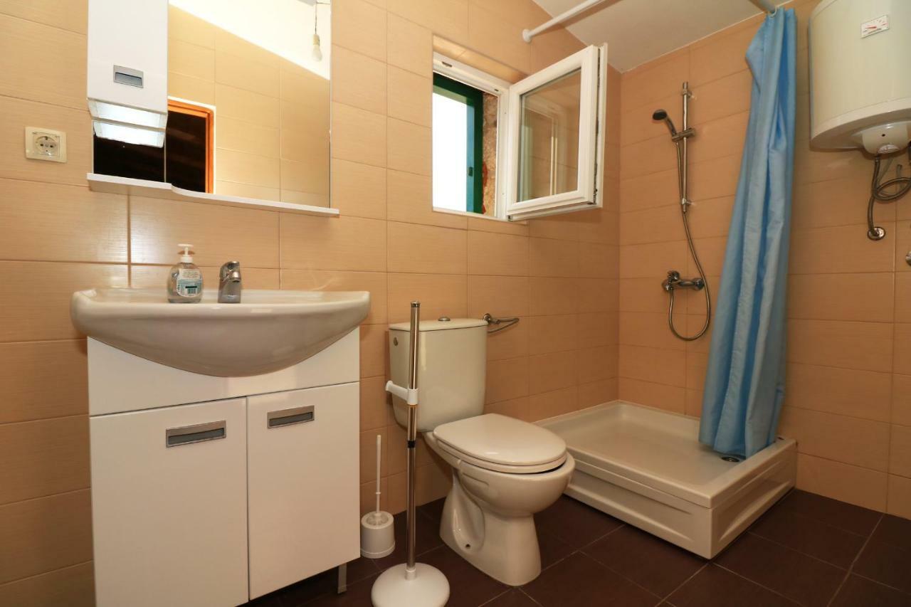 יזרה Holliday Home Robinson Tourism Maria מראה חיצוני תמונה